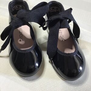 Capezio, Classic Mary Jane Black Patent Tap Shoe, Toddler size 5.5 med.